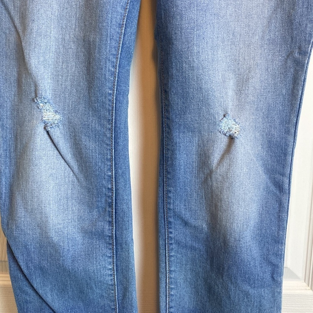 Old Navy Sweetheart Distressed Jeans Mid Rise Straight Sz 8 - Picture 3 of 7